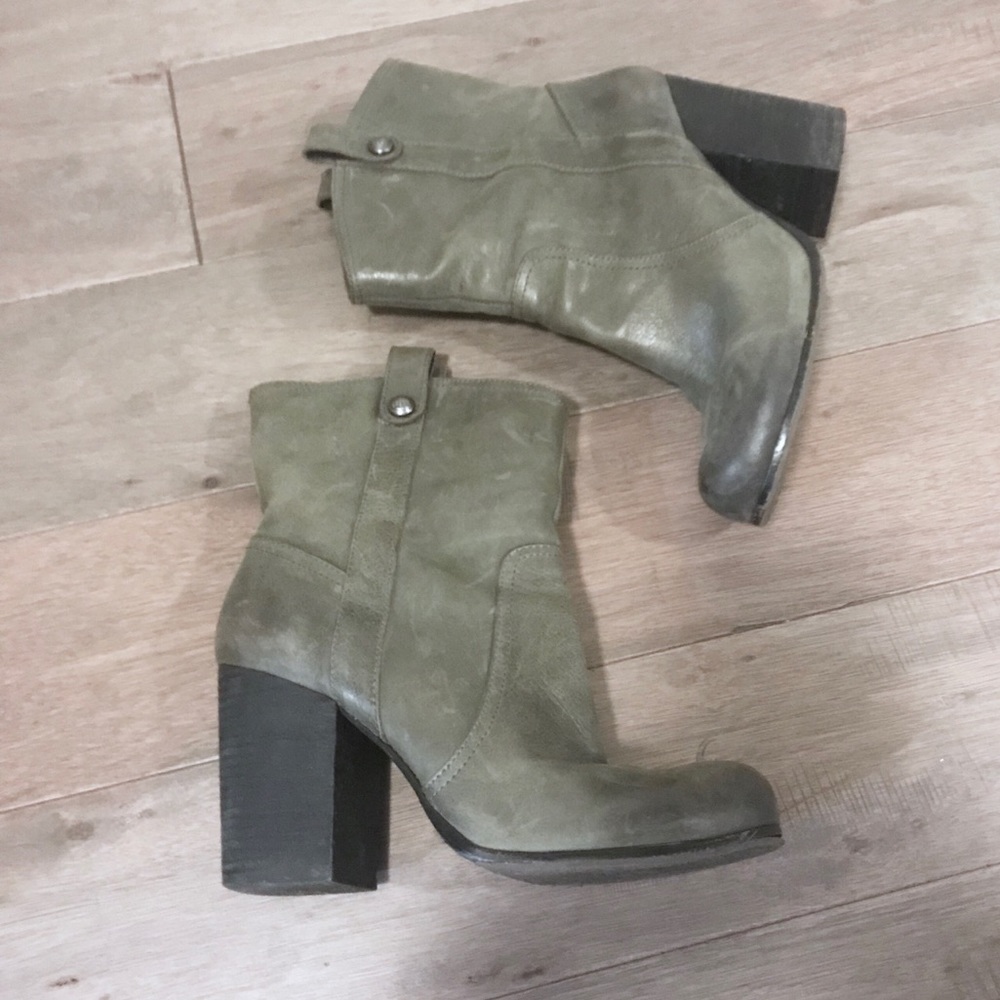 Vince Camuto Gray Leather Heeled Booties -8.5 EUC